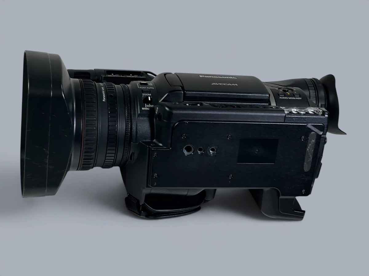 Panasonic AG-AC160EJ Full HD AVCCAM Camcorder 22x Zoom 5861H