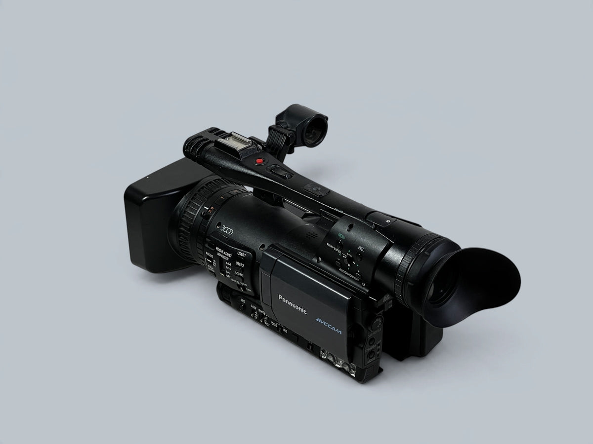 Panasonic AG-HMC151E 3CCD Full HD AVCCAM PAL Camcorder 736H