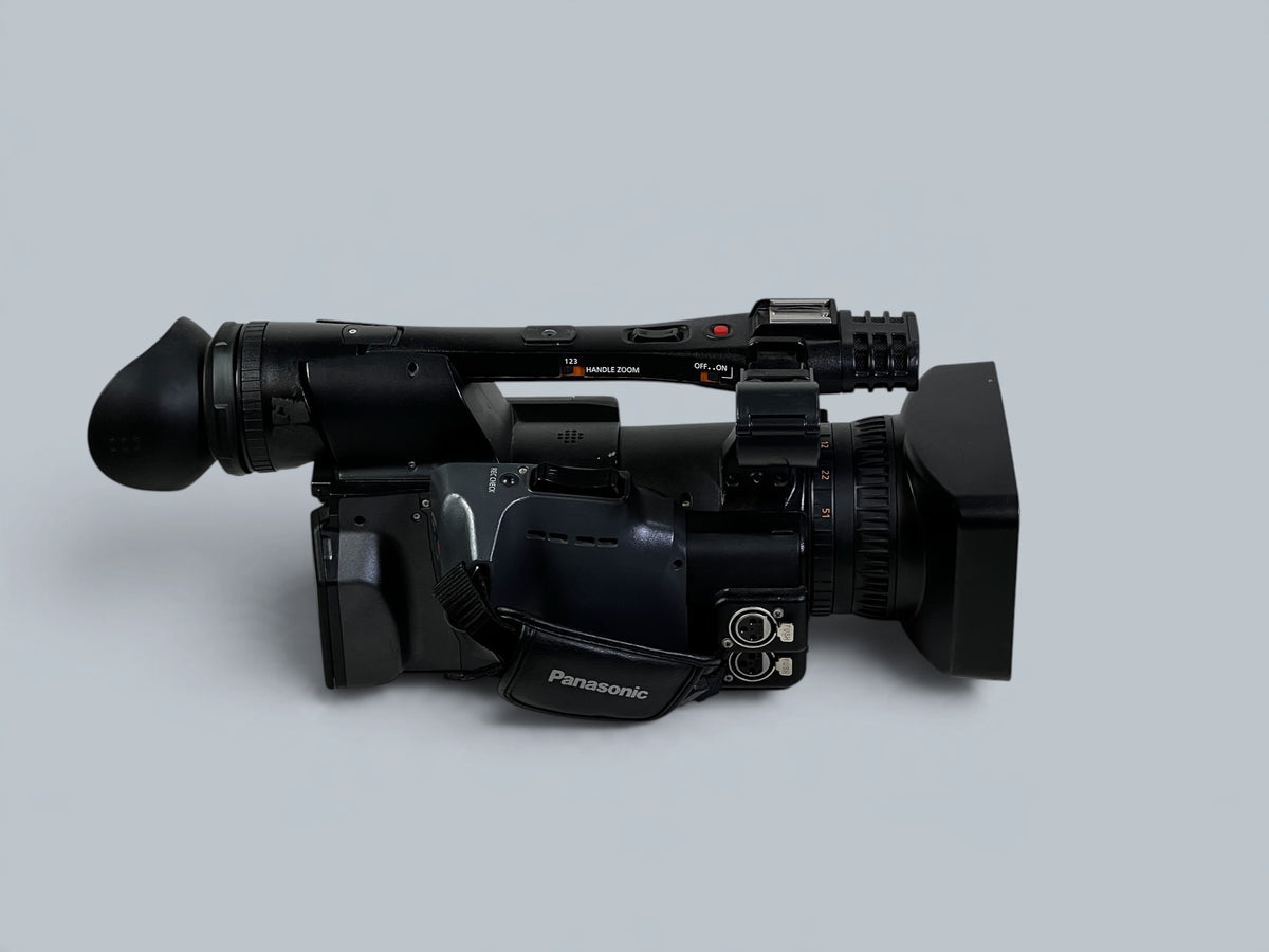 Panasonic AG-HMC151E 3CCD Full HD AVCCAM PAL Camcorder 736H